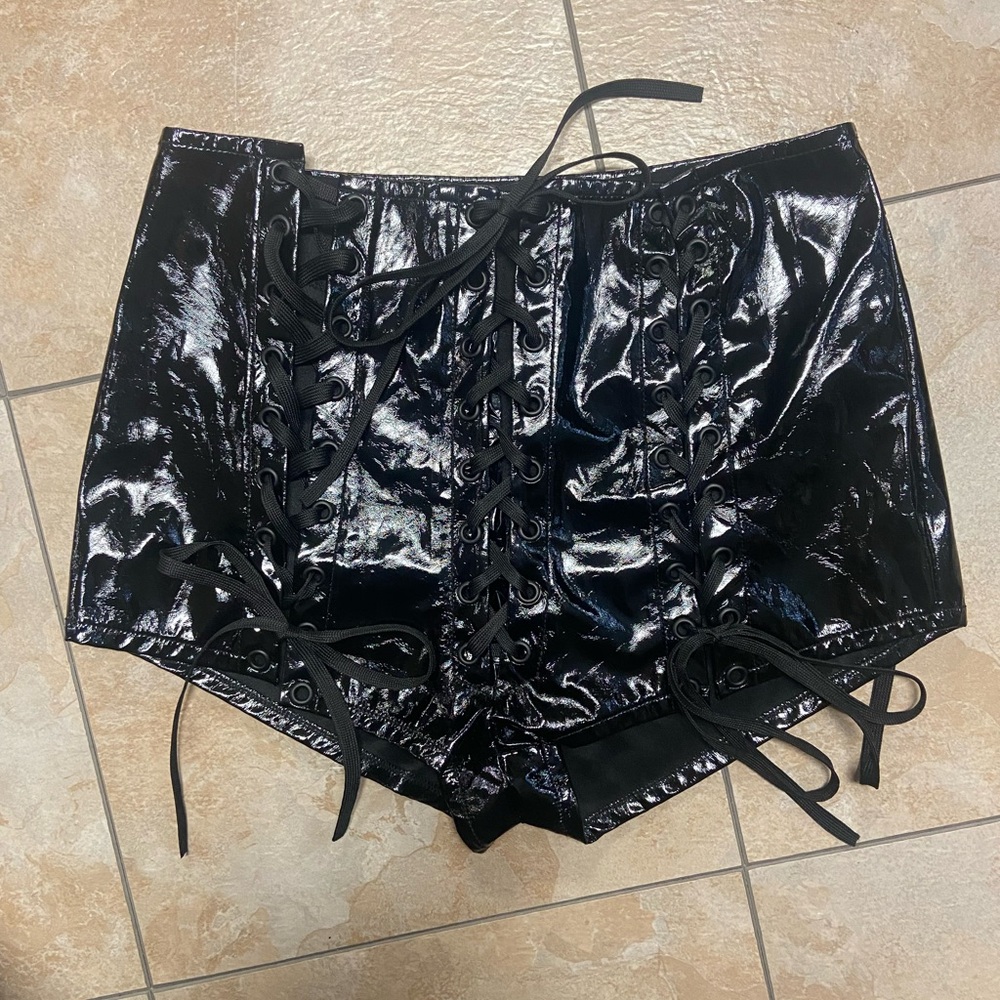 Current mood lace up vinyl shorts